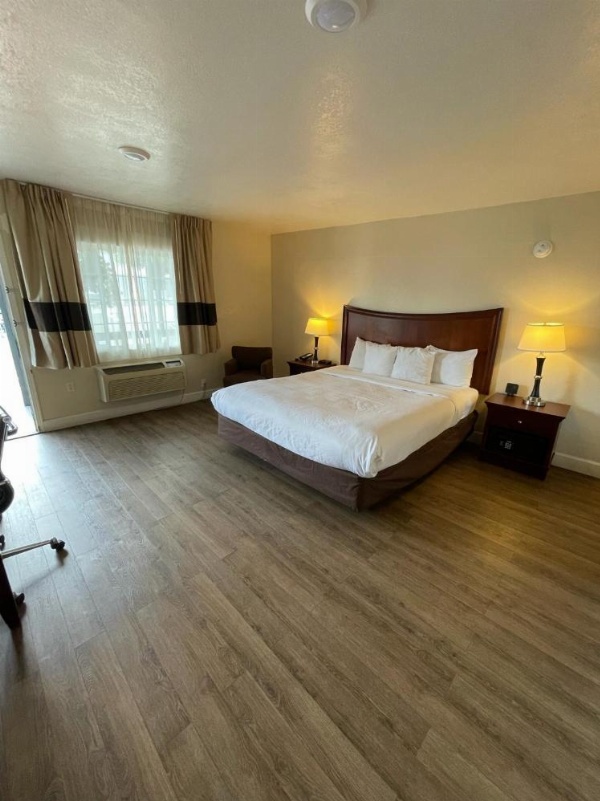 Blu Pacific Hotel image 34