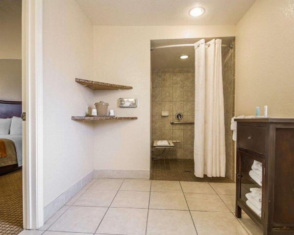 Blu Pacific Hotel image 37