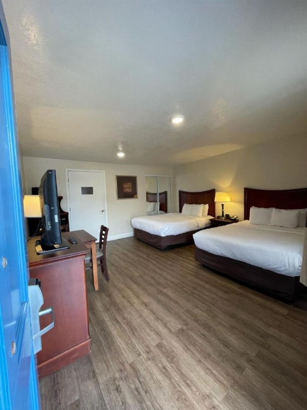 Blu Pacific Hotel image 40